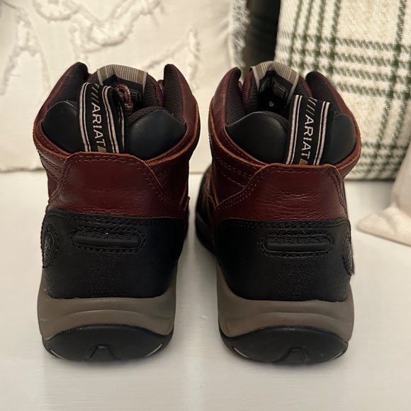 NWT Women's Ariat Terrain Boots: Size 7.5 - Picture 8 of 12